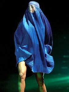 El burka de moda en Paris antes de su inminente prohibicion1