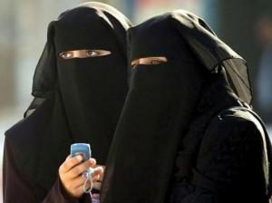 El burka de moda en Paris antes de su inminente prohibicion3