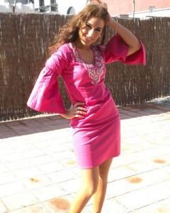 Indhira pone de moda los vestidos de Chatik & Kertan4